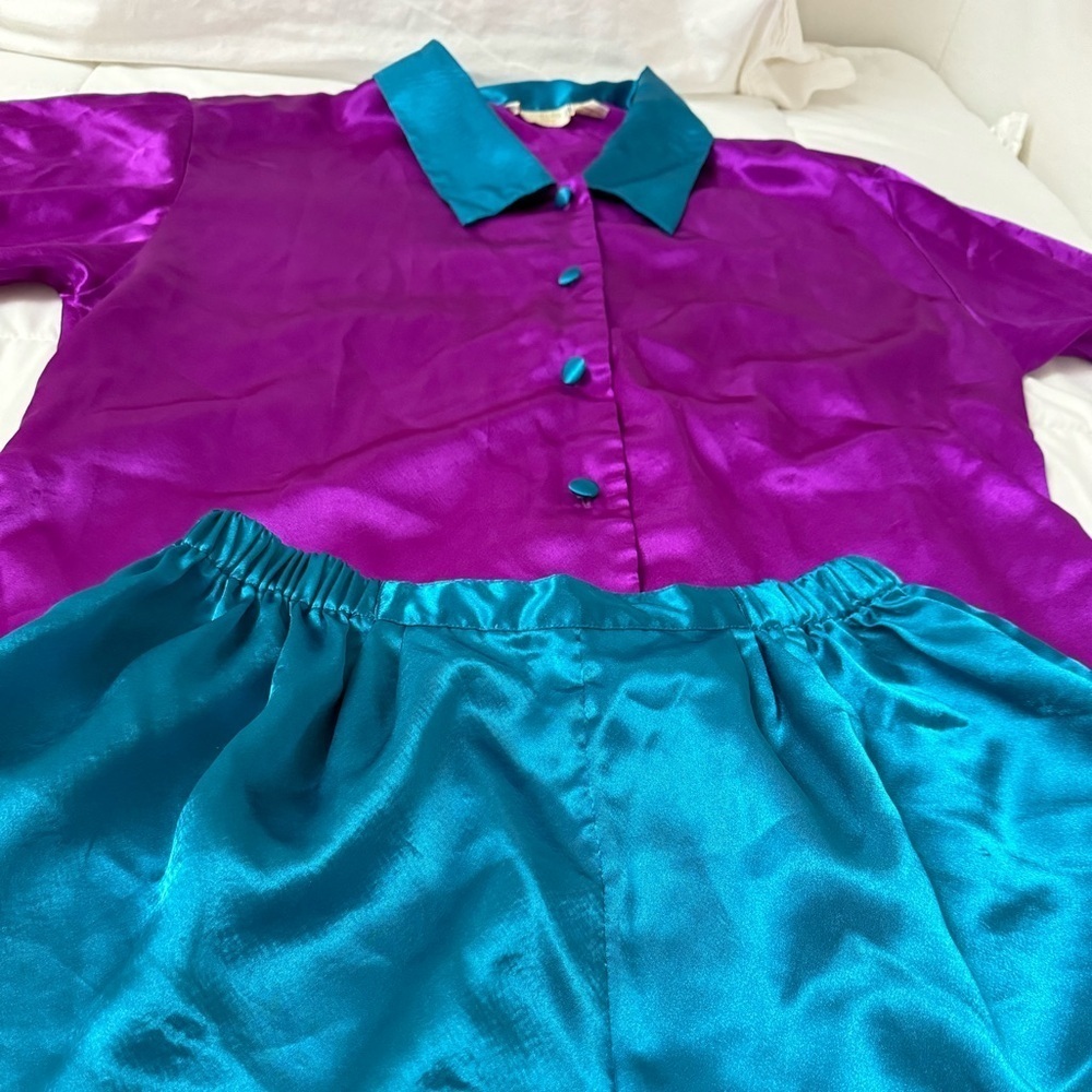 Vintage Bright Satin Pajama Sleep Set Shirt & Shorts Gold Label Victorias Sectet - Picture 2 of 13